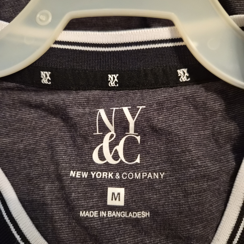New York & Company Charcoal Short Sleeve Tee